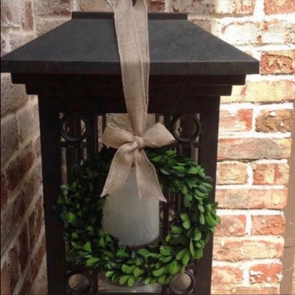 Boxwood Wreath - Picture 3 of 7